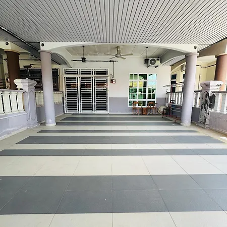 Homestay Alyna Tangkak Luaran gambar
